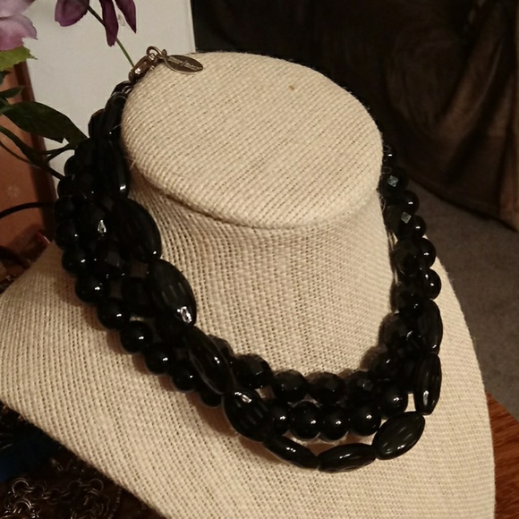 Macys white house chocker - Picture 7 of 8